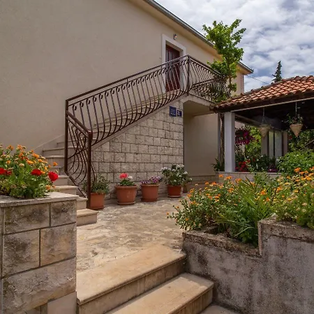 Apartment Zvone Supetar